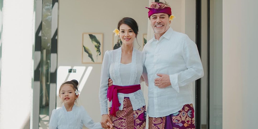 10 Potret Farah Quinn Gelar Ritual Melaspas untuk Vila Baru, Mewahnya Bak Negeri Dongeng!