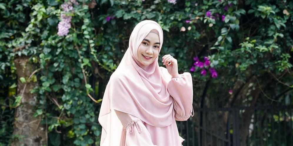 3 Look Makeup Soft Chic Pink Favorit Anisa Rahma