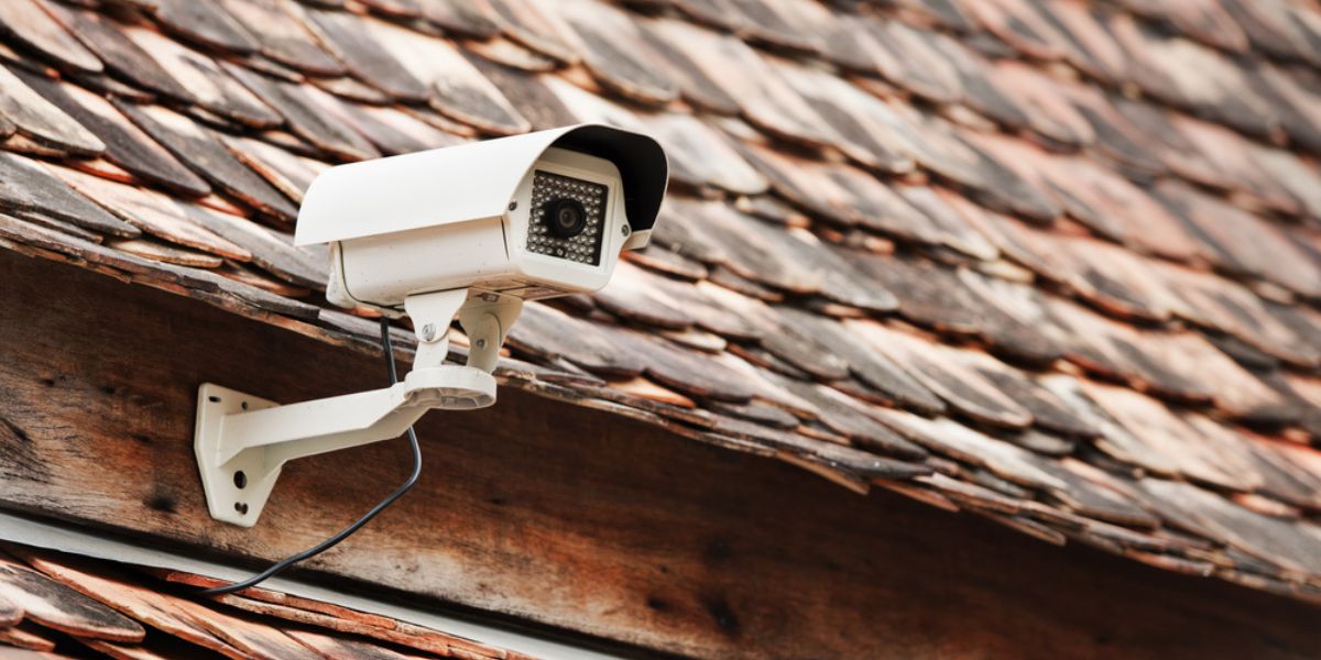 Merinding! Warga Serang Diteror Suara Ketuk Pintu Rumah Dini Hari, Terekam CCTV tapi Saat Dicek Tak Ada Orang