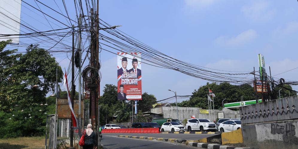 FOTO: Kabel Fiber Optik Semrawut di Lokasi Sultan Mengalami Kecelakaan