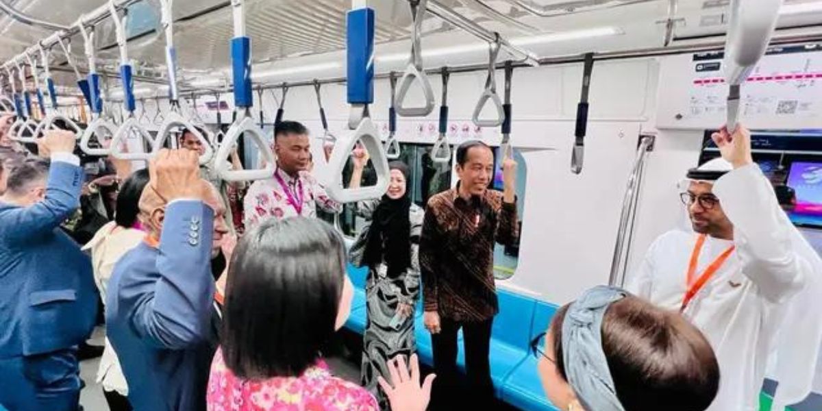 Momen Jokowi Naik MRT Bareng Dubes Negara-Negara ASEAN, Bulan Depan Lanjut Jajal Kereta Cepat Jakarta Bandung