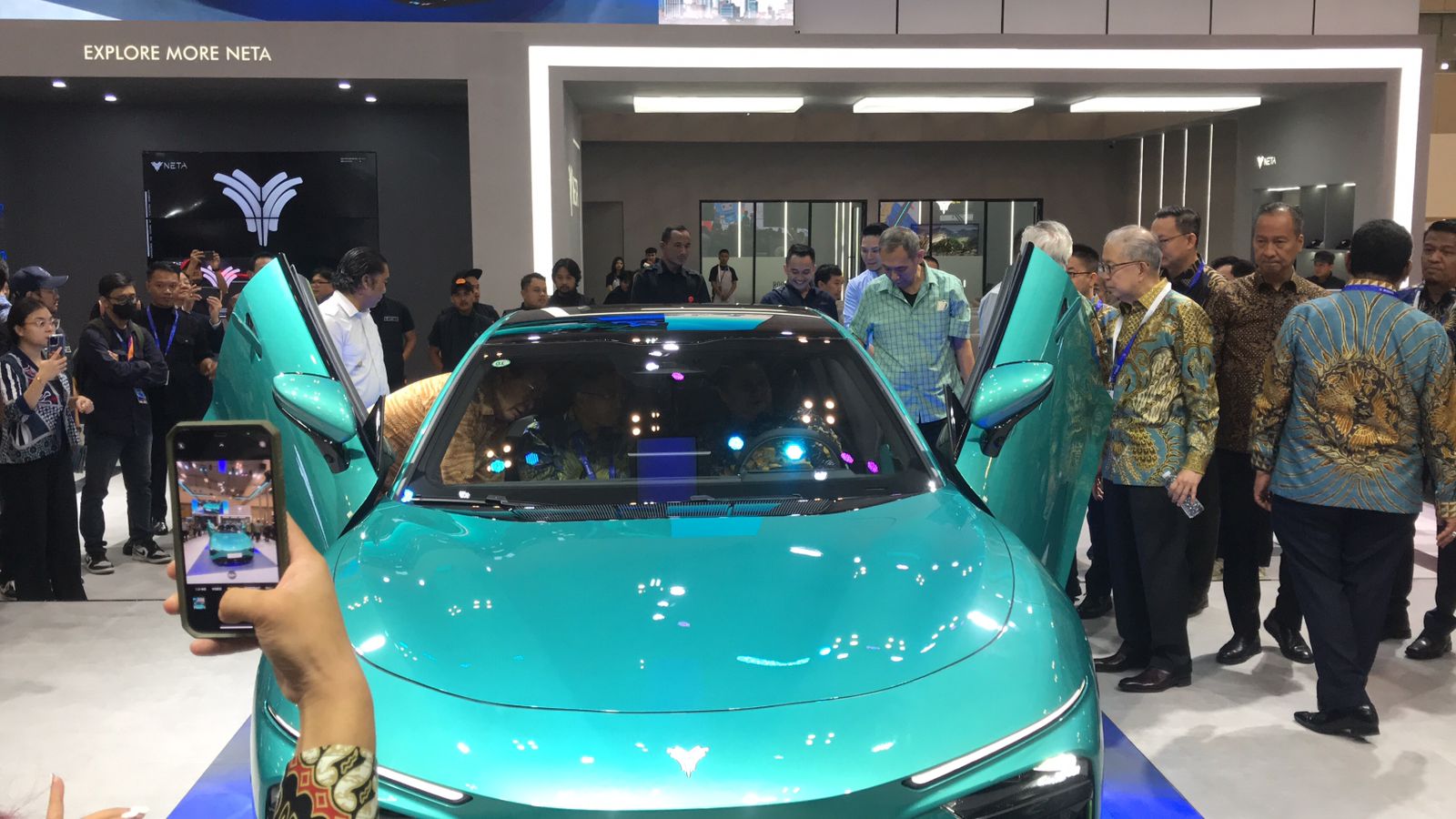 Momen Jusuf Hamka Jajal Mobil China di GIIAS 2023