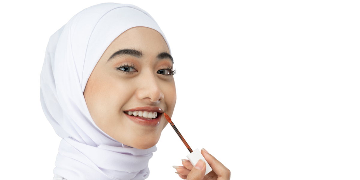 Warna Lipstik Awet Dipakai Seharian, Bikin Perlindungan Berlapis