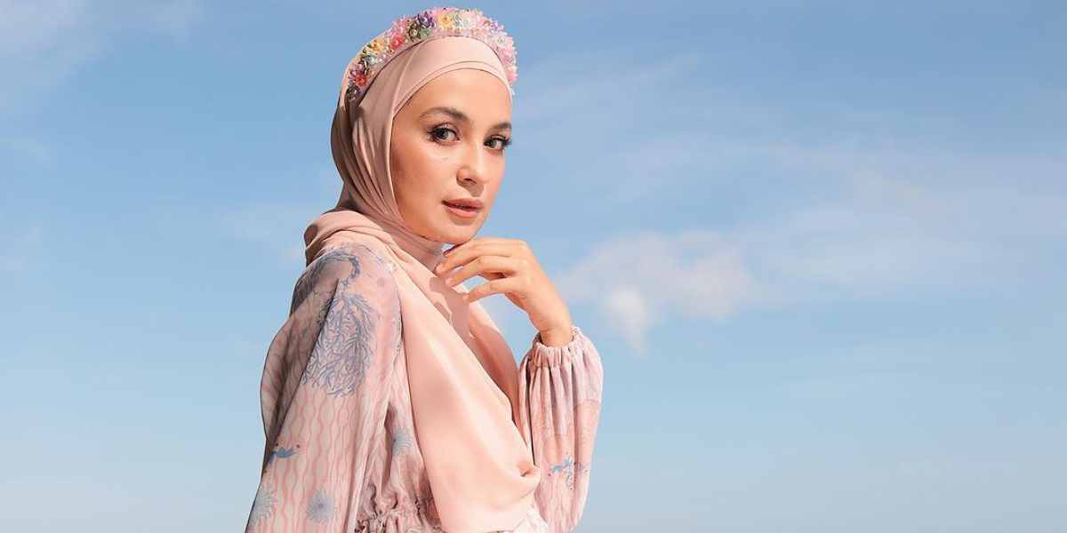 Style Summer Vibe Shireen Sungkar, Cantiknya bak Dewi Pantai