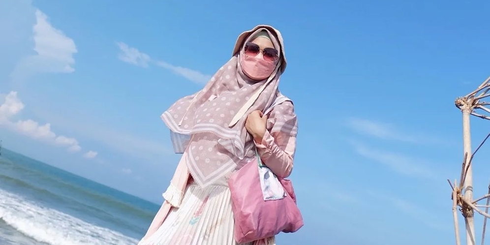 7 Ide Outfit ke Pantai bagi Hijabers ala Selebgram, Tampil Modis untuk Feed Instagram
