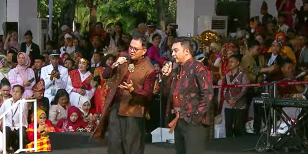 Bak Konser, Kahitna Tampil Meriahkan Upacara Penurunan Bendera HUT RI ke-78 di Istana Merdeka