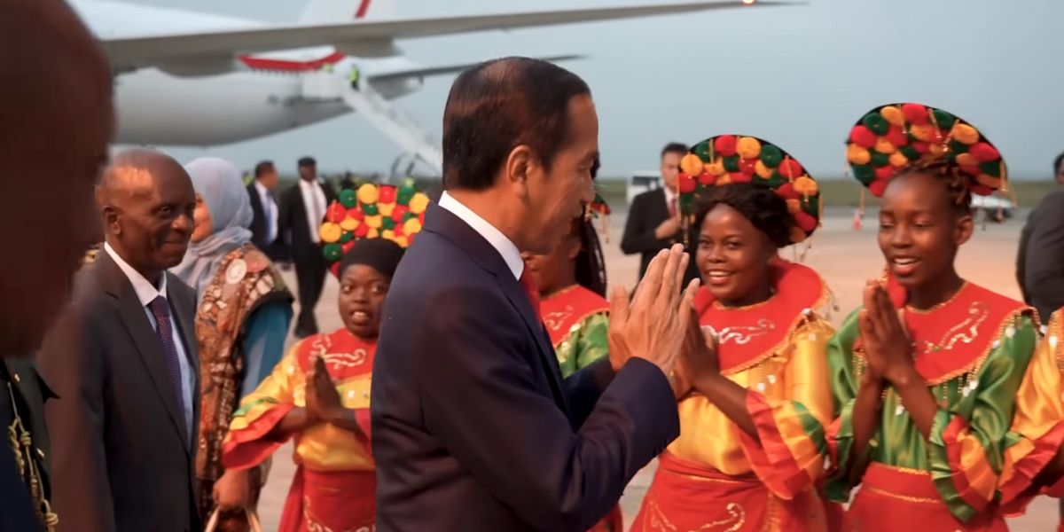 Jokowi Disambut Meriah Menggunakan Bahasa Indonesia dan Alunan Angklung di Mozambik