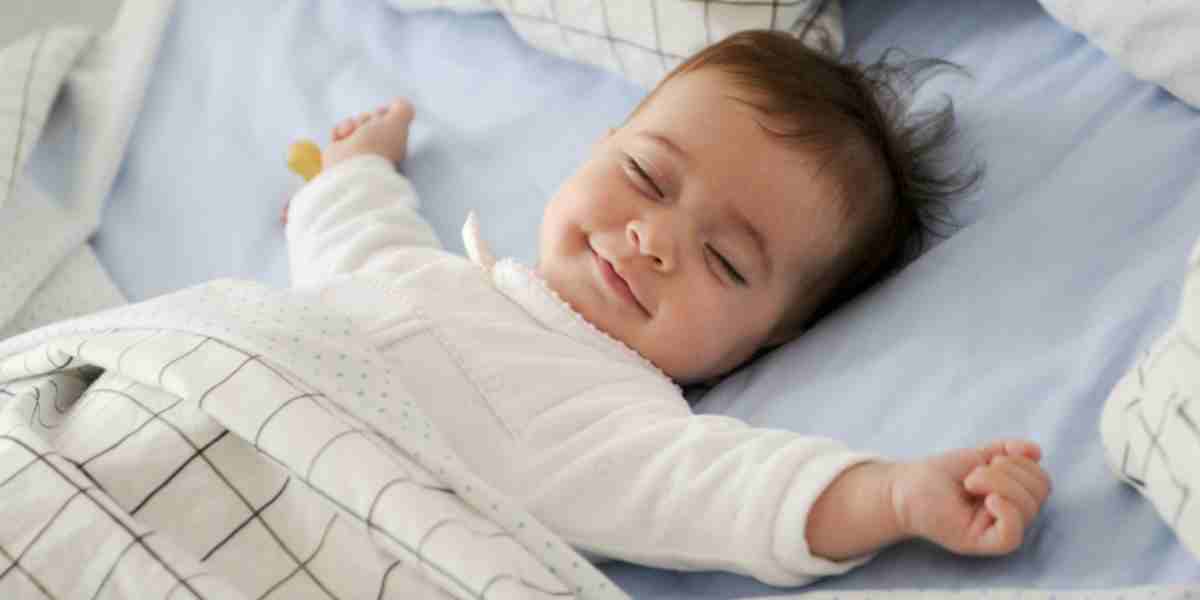 Bayi Suka Tersenyum Saat Tidur, Ternyata Ini Sebabnya