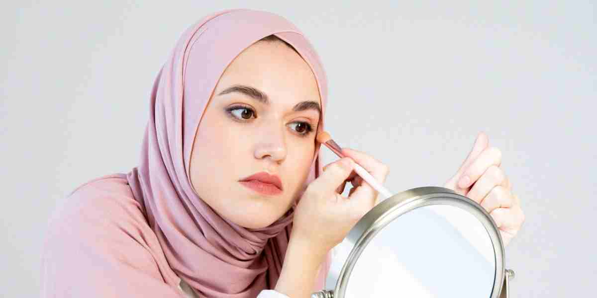 4 Rahasia Makeup untuk Membuat Mata Terlihat Besar
