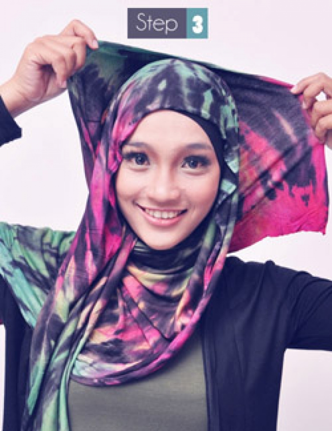 Cantik Berhijab dengan Tie Dye Pashmina Foto 3 Dream co id