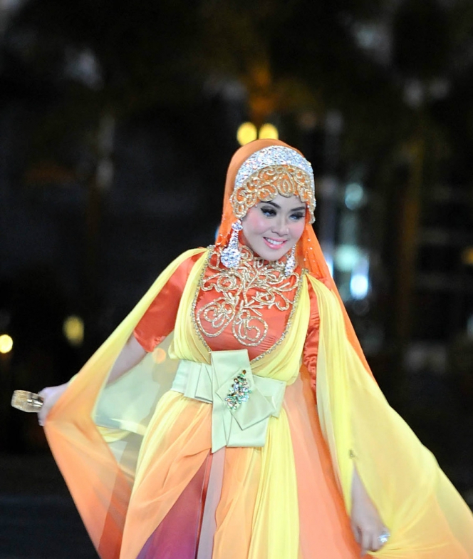 Foto Keanggunan Syahrini Saat Berhijab - Foto 5 | Dream.co.id