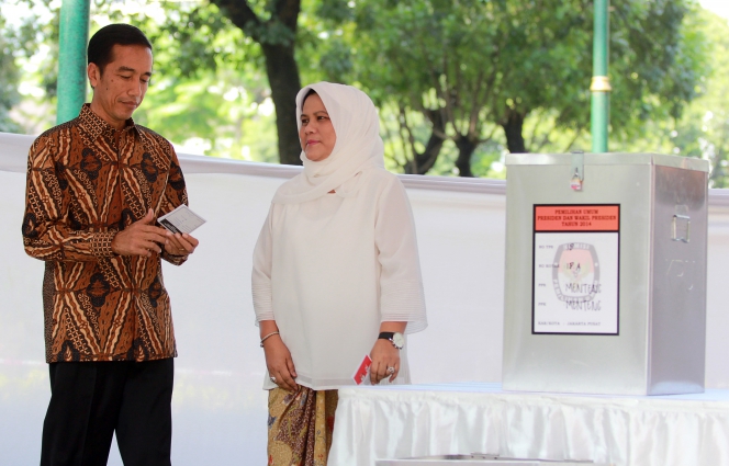 Kerudung Sederhana Bu Jokowi - Foto 5  Dream.co.id