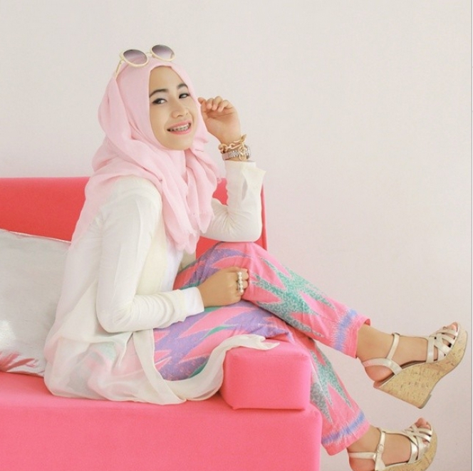 Tampil Modis: Black VS Pink Pastel - Foto 2  Dream.co.id