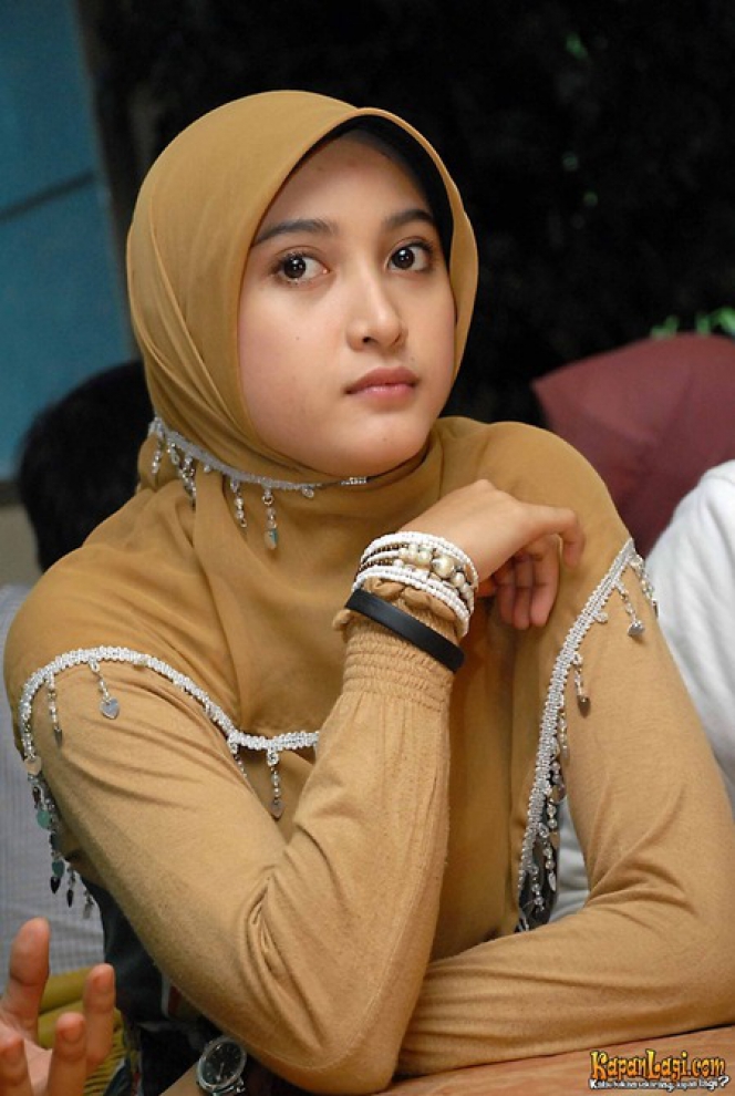 Gaya Hijab  Artis  Meyda Sefira Foto  2 Dream co id