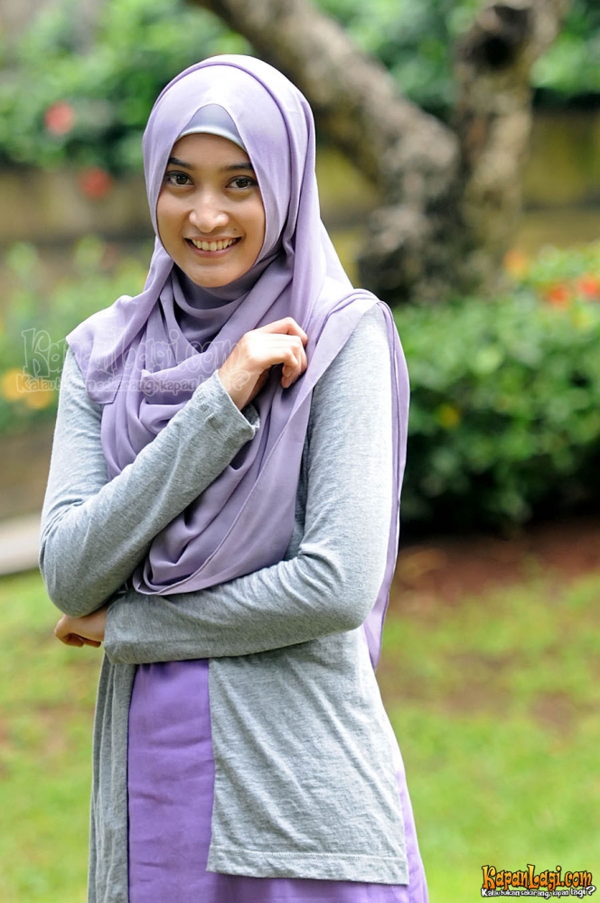 Gaya Hijab Artis Meyda Sefira - Foto 5  Dream.co.id