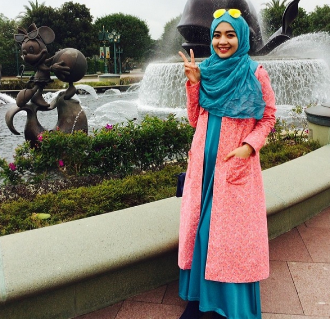 Gaya Fashion  Artis  Cantik Berhijab  Foto 4 Dream co id