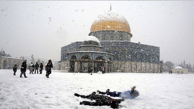 Foto-foto Turunnya Salju Di Timur Tengah Tanda Kiamat?