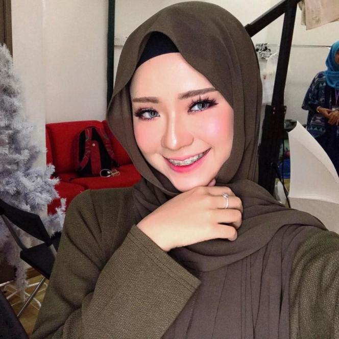 Gambar Perempuan Berhijab Dari Samping / Assalamualaikum ukhti cuma mau