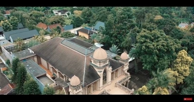 Adu Mewah 10 Rumah Artis ‘Sultan’ Dilihat dari Drone, Milik Prilly Latuconsina Bikin Melongo!