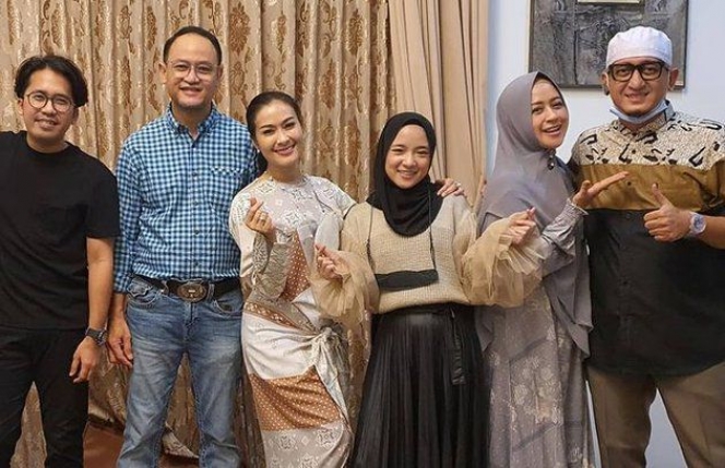 Disebut Sepi Job, 8 Potret Nissa Sabyan & Ayus Manggung di Gang Sempit, Netizen: Kena Karma!