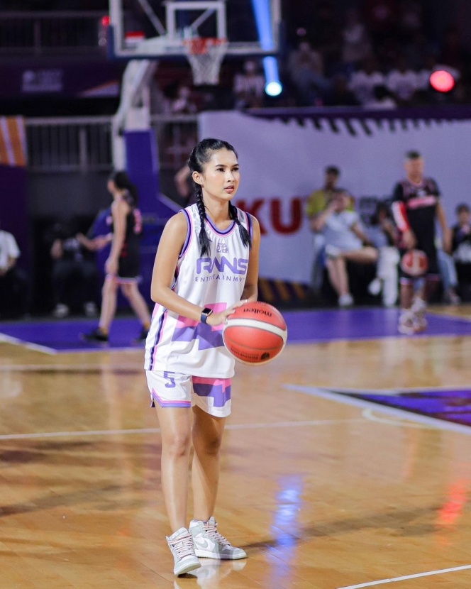 10 Adu Gaya Gisel VS Soraya Rasyid di Lapangan Basket, Hot Mama Lawan