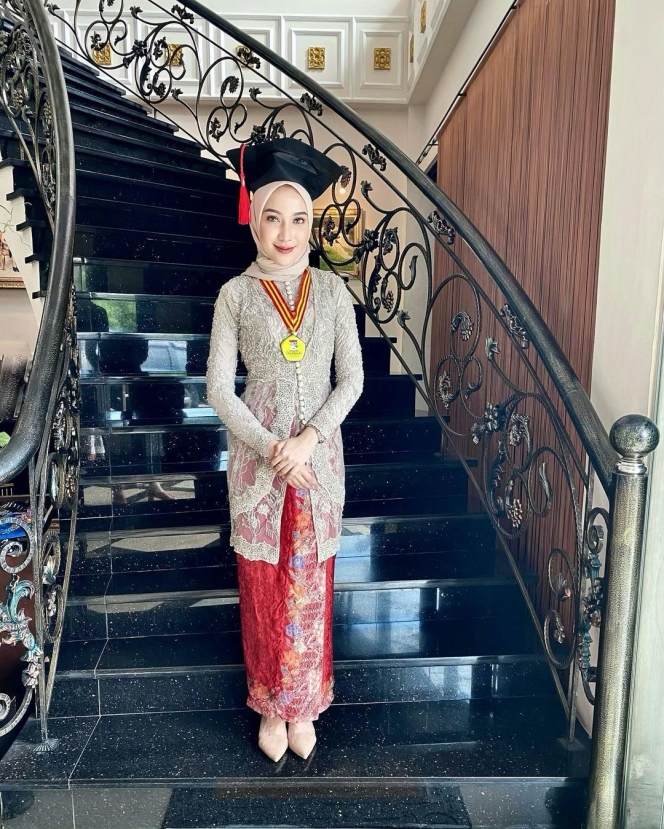 10 Potret Cantiknya Muna Soraya, Istri Jubir Prabowo Subianto, Bukan Orang Sembarangan!