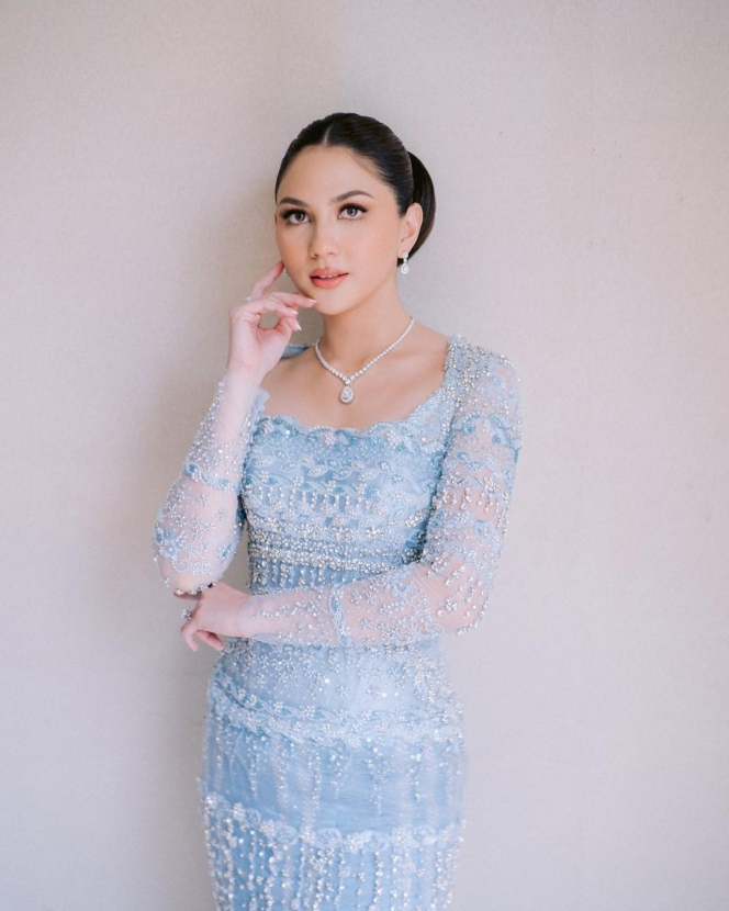 Adu Mewah Kebaya Artis Saat Lamaran Jessica Mila Dijuluki Pengantin Tercantik Terglamor