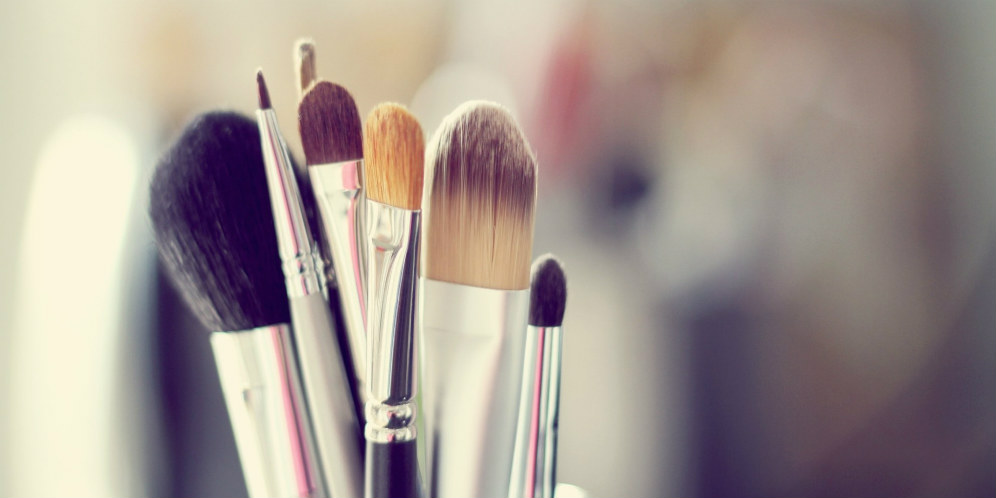 Fatal Danger for Those Who Like to Share Makeup Brushes