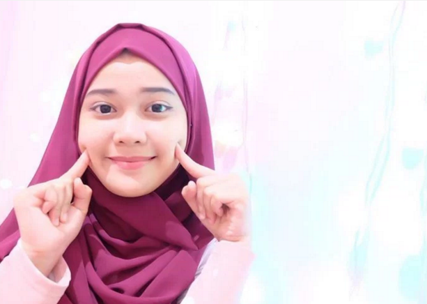 Ridha Amaliah: Hijaber Cantik Bikin Hati Netizen Luluh 