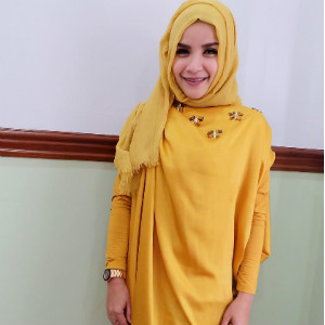 Warna Jilbab Yang Cocok Untuk Baju Warna Gold
