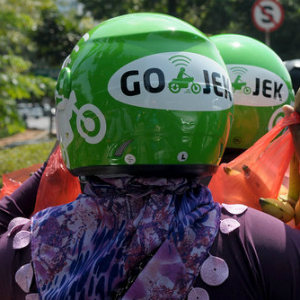 Kisah Driver Gojek dengan Ibu Kos Ini Bikin Haru Netizen