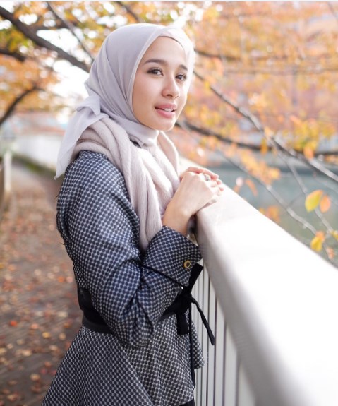 Inspirasi Hijab Simpel Laudya Cynthia Bella  Dream.co.id