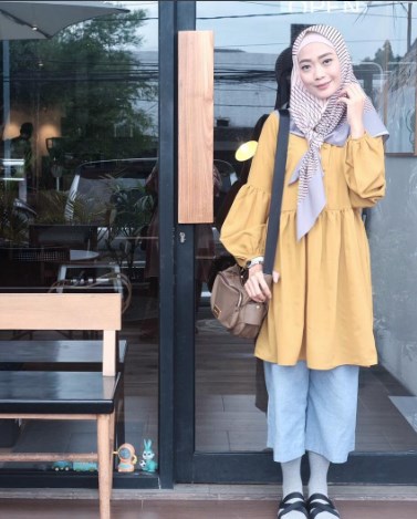 Kebaya Warna Kuning Kunyit Model Hijab Nya Apa