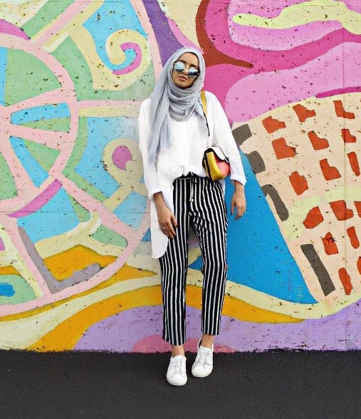 Pilihan Celana Garis yang Cocok untuk Hijabers Dream co id