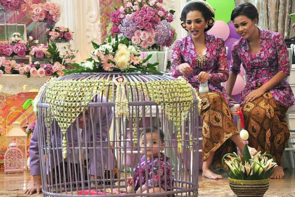 Menguak Filosofi Ritual Adat Menyambut Bayi di Indonesia 