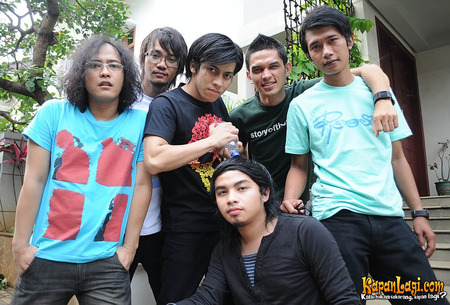  Sunu saat bersama Matta Band