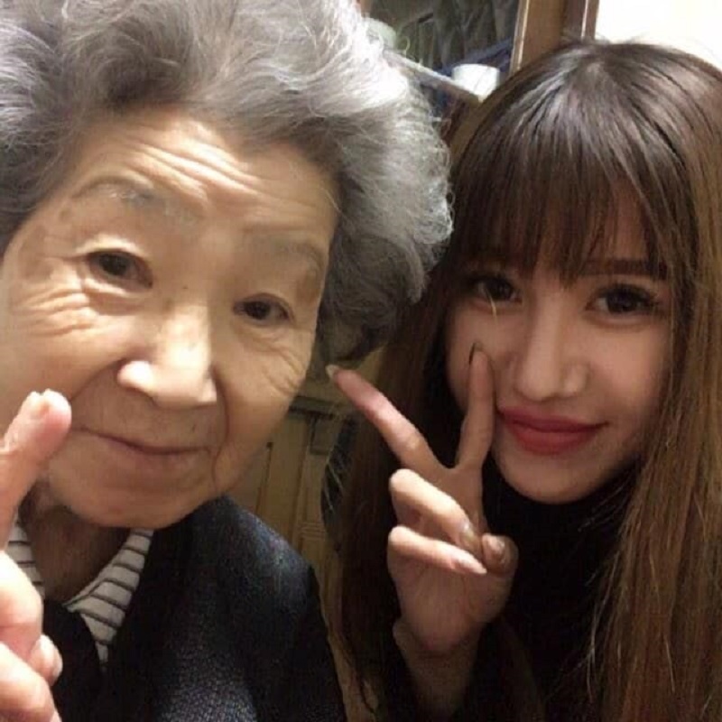 Японская внучка видео. Корейские бабушки. Бабушка кореянка. Японская бабушка. Модные корейские бабушки.