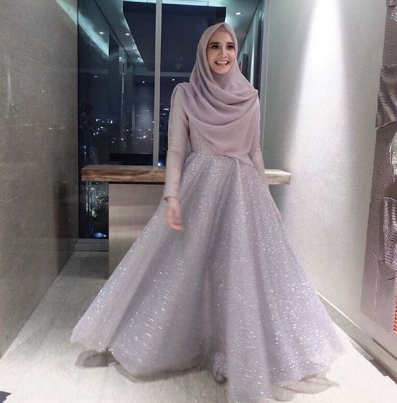 Cantiknya Zaskia Sungkar dalam Balutan Hijab Syari  Dream 