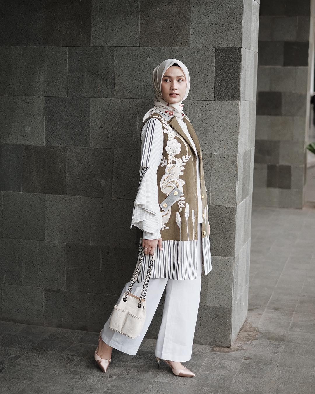 4 Inspirasi Fashion Manis Ala Kartini Modern Dreamcoid