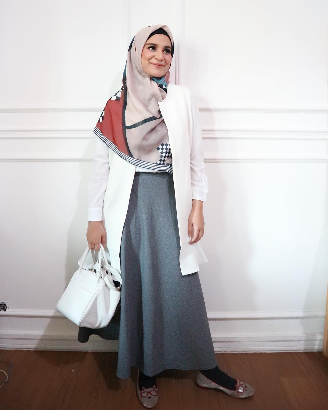 Shireen Sungkar Makin Stunning Dengan Busana Syari Minimalis Hijab
