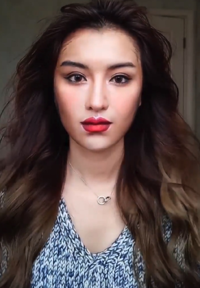 Ahli Makeup Tingkat Dewa Wanita Ini Bisa Jadi Siapa Saja Dreamcoid