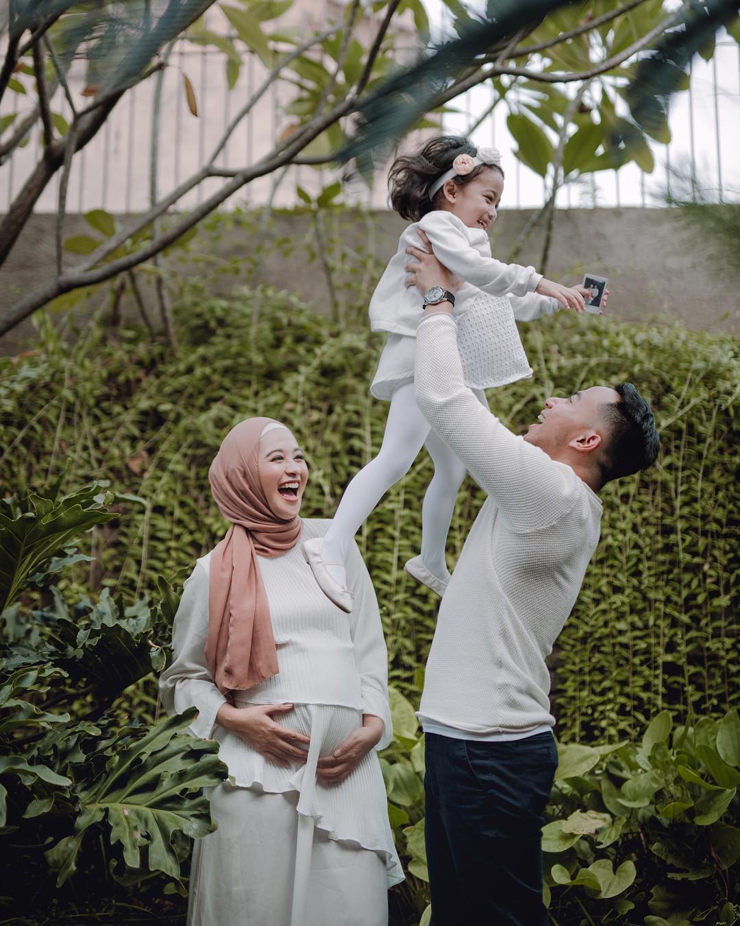 Gaya Hijab Maternity Poppy Bunga Simpel Dan Elegan Dreamcoid