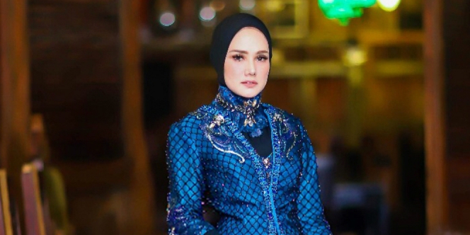  Membahas trend fashion memang tak ada habisnya 40+ Baju Batik Nissa Sabyan, Baru!
