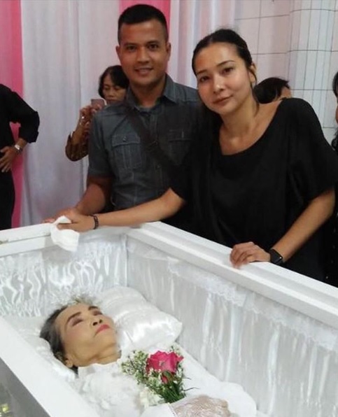  Ibunda Mey Chan, Emmy Agustin meninggal dunia