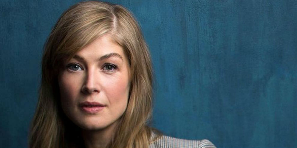 Rahasia Awet Muda Rosamund Pike, Gak Perlu Mahal