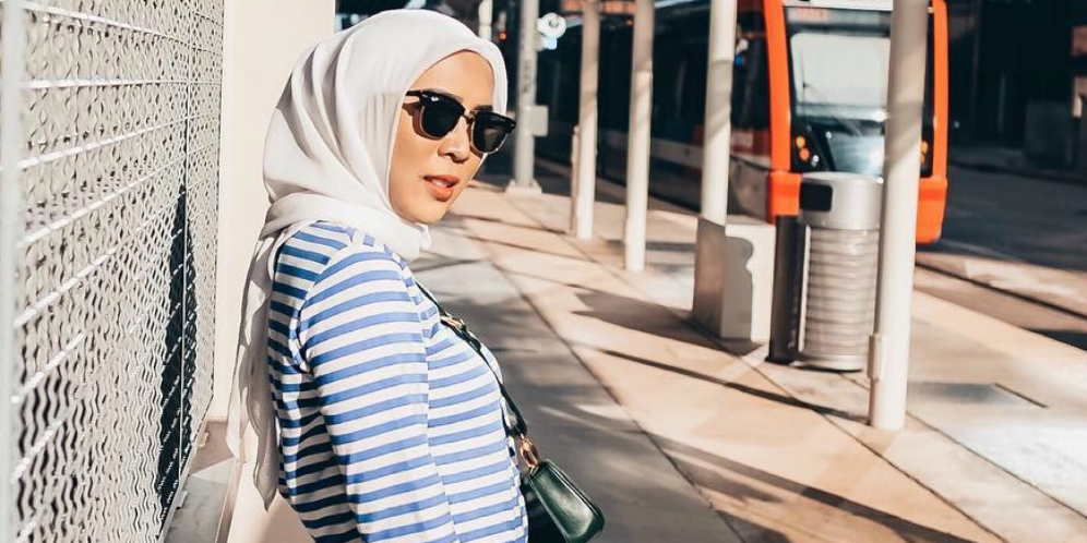 Inspirasi Gaya Hijab Stylish Fitri Tropica