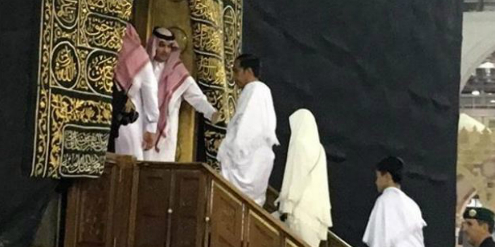 Ibadah Umroh, Jokowi Dapat Kehormatan Masuk Kabah