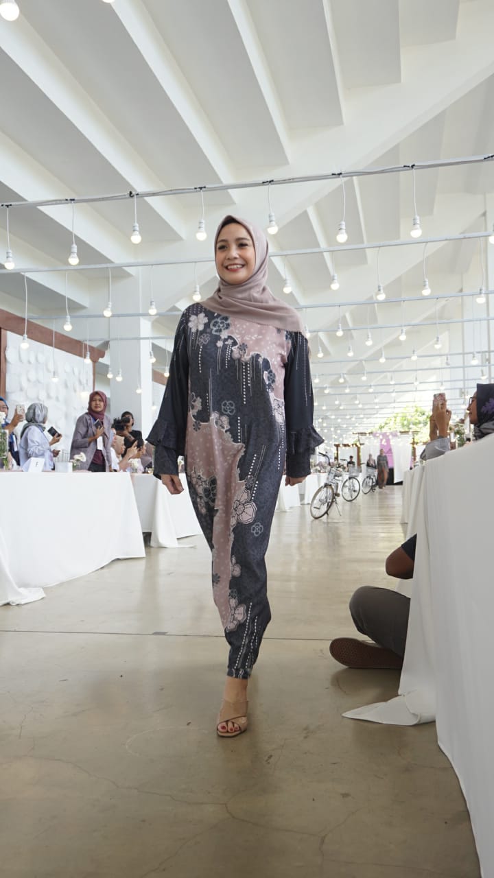 Deretan Selebriti Ramaikan Trunk Show Vanilla Hijab Dreamcoid