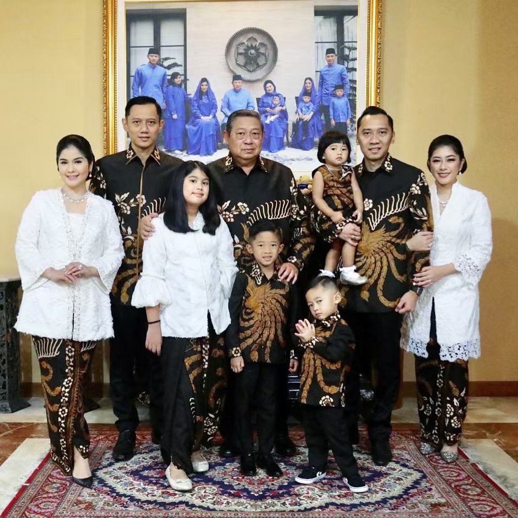 Model Baju Batik  Seragam  Keluarga Untuk Lebaran  Inspirasi