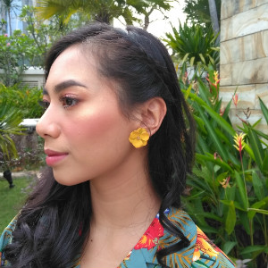 Gaya Makeup Summer ala Abel Cantika